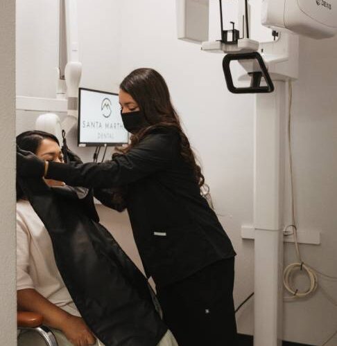 Santa Martha Dental Assistant preparing the patient for a checkup Santa Martha Dental Assistant preparing the patient for a checkup